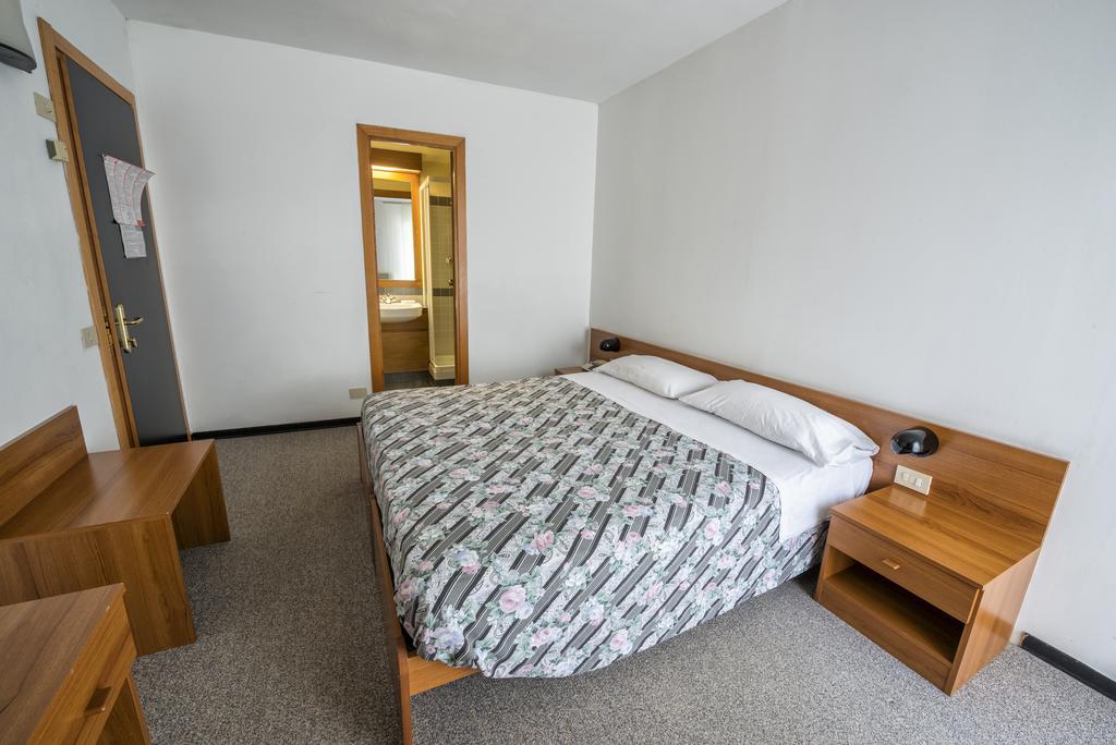 Hotel Drago Mezzocorona Ruang foto