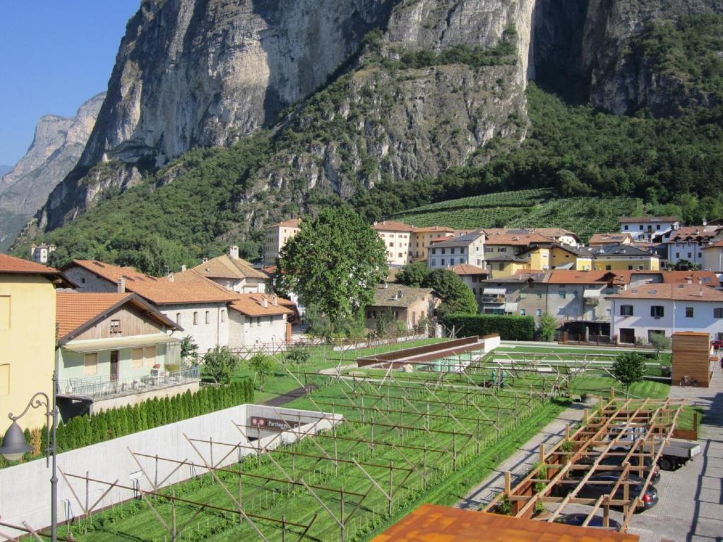 Hotel Drago Mezzocorona Bagian luar foto